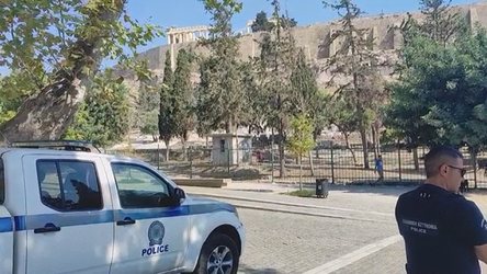 Tmerrohen turistët! Sulmohet me thikë çifti greko-amerikan në Akropolis