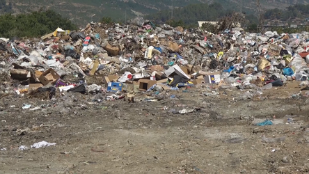  Landfilli i Këlcyrës, prej 26 vitesh mbetjet pranë lumit Vjosa, kërkohet ndërhyrje