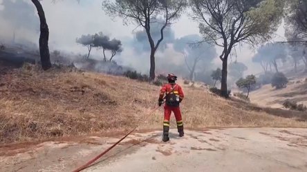 Vazhdon “ferri” në Spanjë dhe Francë, evakuohen 220 mijë persona, ‘luftë’ për të shuar flakët