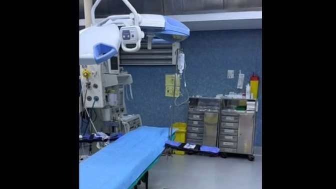 Mbërriti në spital me dy çarje në zemër e një në stomak, mjekët e Durrësit shpëtojnë të miturin e plagosur 