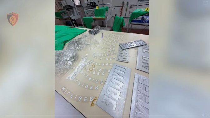 Zbulohet në Kamëz magazina ku stampoheshin veshje me logo false, arrestohet 46-vjeçari turk, një tjetër në kërkim