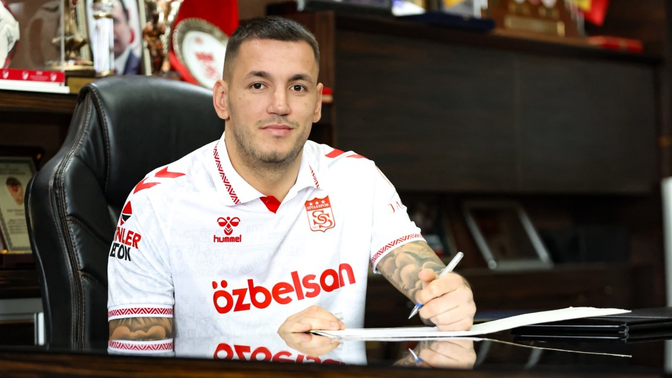 Rey Manaj kthehet në Europë, firmos me ish-skuadrën e tij