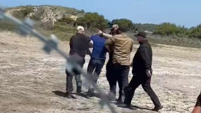 Dhunoi protestuesin në Zvërnec, lihet në burg Gerald Biba