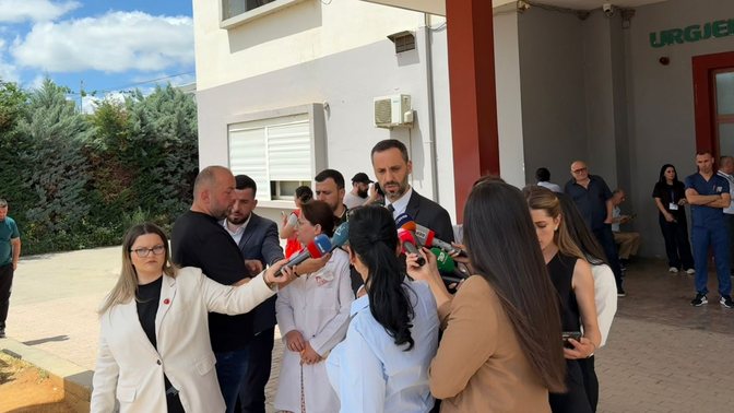 Çdo sekondë vlen! Ministri i Brendshëm viziton policin e plagosur 