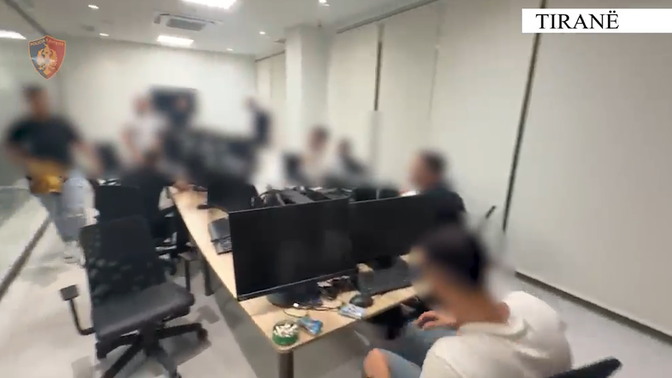Mashtrim kompjuterik përmes call center-it, arrestohen në flagrancë 4 organizatorët, procedohen 49 punonjës