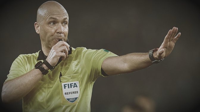 Deri në 100 mijë dollarë! FIFA shpërblen arbitrat, bonuse për ndeshjet me rëndësi