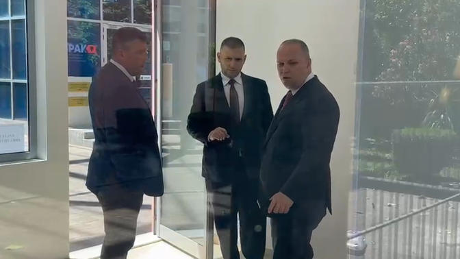 Skënder Hita në Gjykatën e Posaçme, inspekton kushtet e sigurisë
