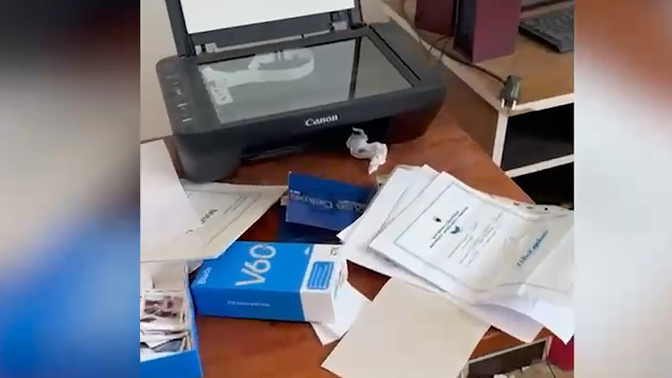 Zbulohet laborator për falsifikim dokumentesh, 3 të arrestuar në Tiranë