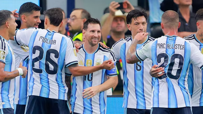 Askush si Messi në Kupën e Botës. Dygolësh Austrisë, rekord dhe Argjentina kalon grupin