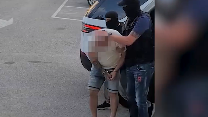 U kap me kokainë dhe kanabis me qëllim shitjen, arrestohet 35-vjeçari në Bërzhitë