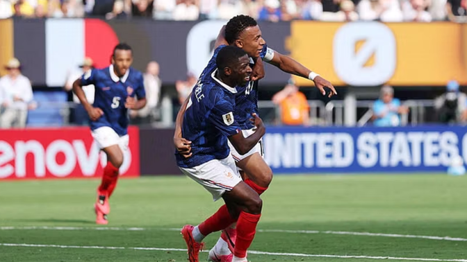 Olise asiston, Mbappe shënon. Franca e pandalshme ndaj Suedisë