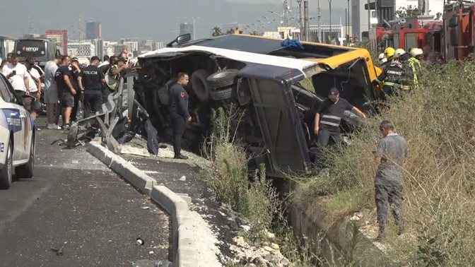 Përplasja me 90 km/orë dhe asnjë shenjë frenimi, shoferi i autobusit dyshohet se humbi ndjenjat pak para aksidentit