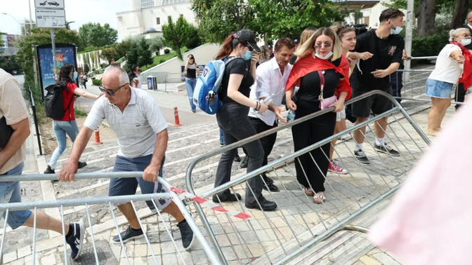 19 protestues të arrestuar, policia del me njoftim zyrtar
