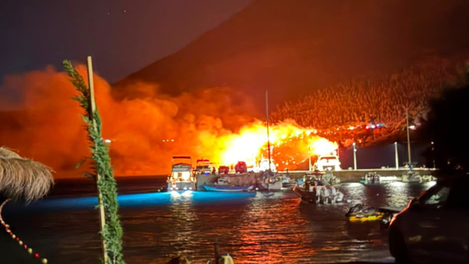 Himarë, zjarr i madh në Porto Palermo