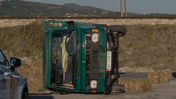 Aksident në aksin Fier-Vlorë, BMW përplaset me kamionçinën