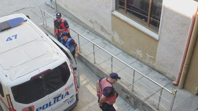  Dyshohen se dhunuan 17-vjeçaren, Gjykata e Fierit nuk ndryshon masat e sigurisë për tri vajzat