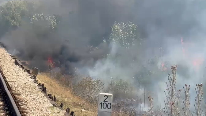 Izolohet zjarri në Novoselë, shmanget rreziku për banesat