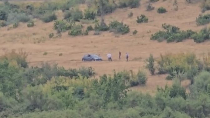 U mbajt peng nga ish-i fejuari që i vrau babanë, 24-vjeçarja jep dëshminë e saj në polici, e ëma i nënshtrohet ndërhyrjes
