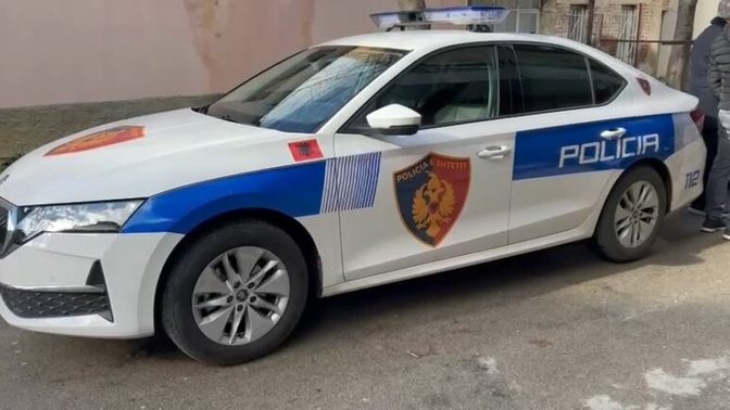 Blinte dhe paguante me kartëmonedha të falsifikuara, arrestohet në flagrancë 24-vjeçari