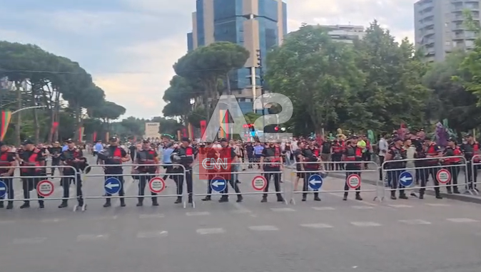  Ndeshja Shqipëri-Izrael, policia vendos gardh metalik te ura e Lanës