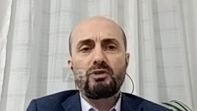 “Armë ka sa të duash!” Çfarë lidhje ka flamuri ISIS? Dyshon Muzhaqi: Pse këto lajme tani?!