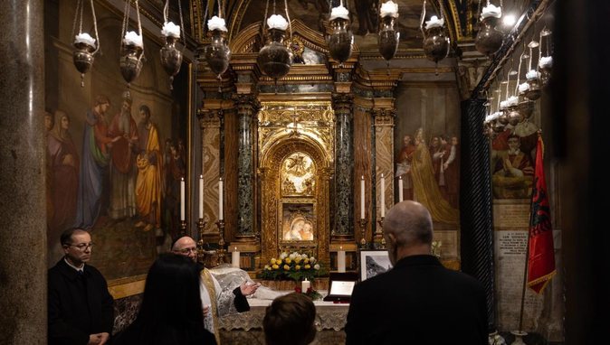 Rama në Vatikan viziton bazilikën e Zojës së Këshillit të Mirë: Askush nuk e ka shkelur më parë
