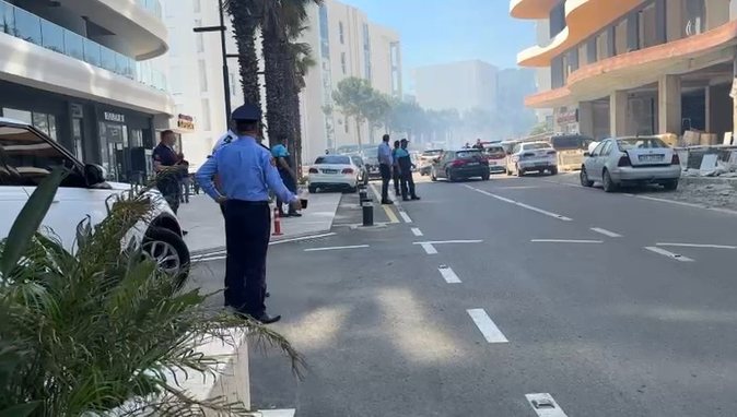 Zjarr te Rana e Hedhun, flakët pranë hoteleve të zonës