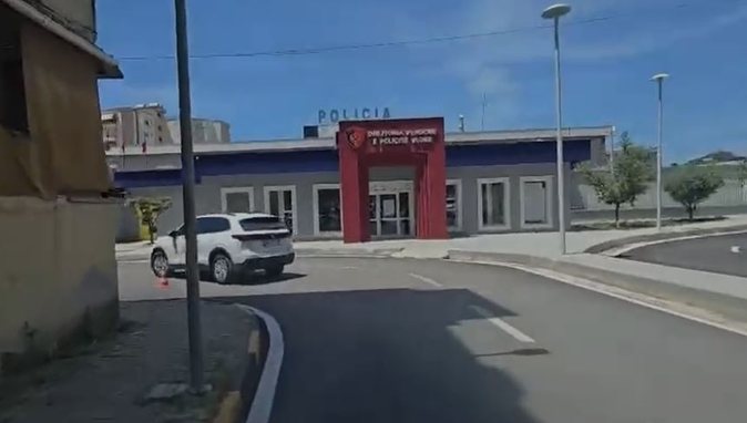 Pas pezullimit të Elidon Çelës, Skënder Hita mbërrin në Vlorë, pritet emërimi i drejtorit të ri të Policisë