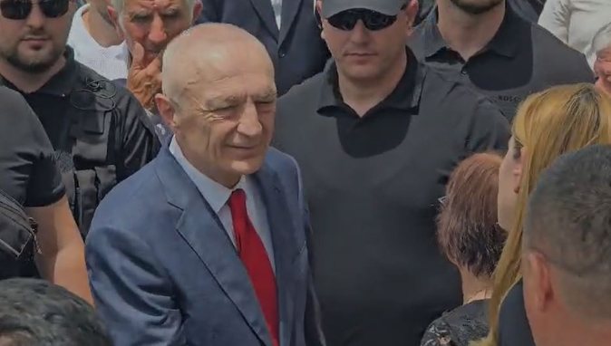 Ilir Meta i jep lamtumirën e fundit të atit, nën masa të rrepta sigurie