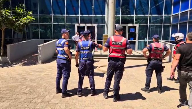 Përplasje fizike në GJKKO mes të pandehurve, thirret Policia e Shtetit