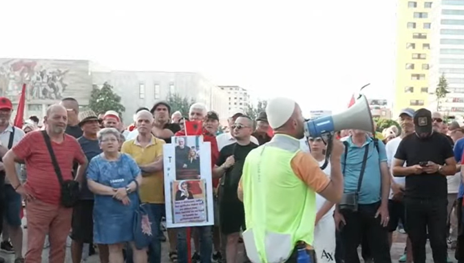 Ndryshon orari i protestës, nga nesër mbledhja në orën 19:00 në Sheshin “Skënderbej”