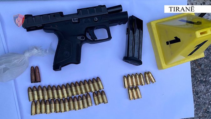 Në kërkim për plagosje, kapet me armë e kokainë vëllai i Fatjon Muratit në Tiranë 