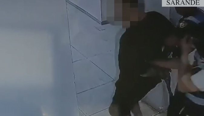 Kapet në Ksamil “Vis Korçari”, përplasi makinat e policisë gjatë tentativës për arratisje