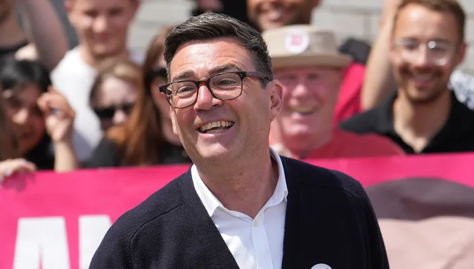 Kush është Andy Burnham? Njeriu që pritet të zëvendësojë Starmer-in si kryeministër