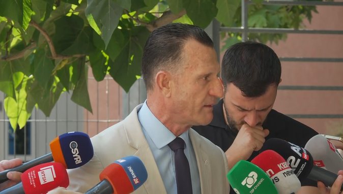 “Do ta jap pasurinë time për Ilir Metën”, avokati Cakrani: Unë mbroj Presidentin që e mbushi sheshin se donin ta eliminonin