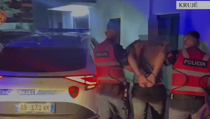 Lëvizte me pistoletë, 31-vjeçari bie në prangat e “Shqiponjave” te rrethrrotullimi i Rinasit