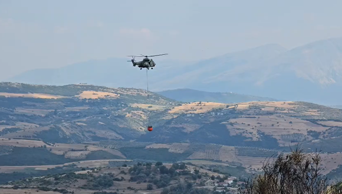 Flakët rrethojnë Parkun Arkeologjik të Bylisit, vijon operacioni për shuarjen e zjarrit 