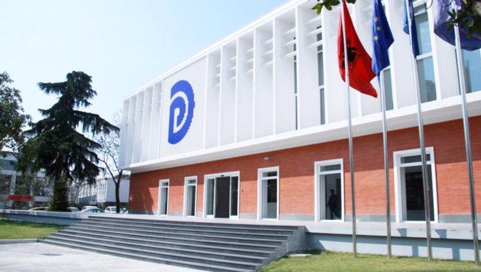 PD ankimon në Kushtetuese rrëzimin e komisionit hetimor për AKSHI-n dhe rrugët