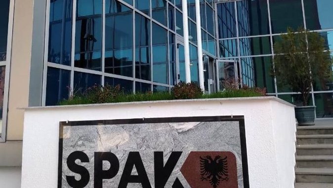 Kultivuan tonelata kanabis në katër sera në Berat, GJKKO jep dënimet për 17 anëtarët e grupit