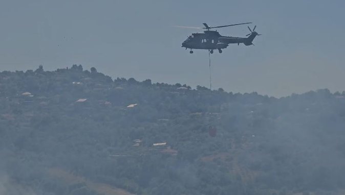 Nis ndërhyrja nga ajri për shuarjen e flakëve në Fier