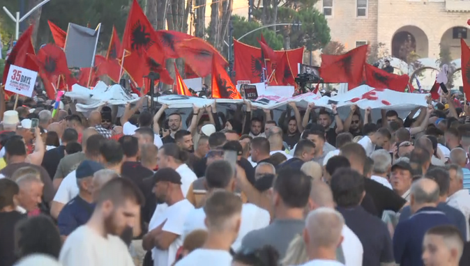 Sot protesta e 36-të radhazi, qytetarët kërkojnë dorëheqjen e kryeministrit Rama