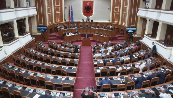 Seanca e rezolutave, demokratët bojkotojnë Kuvendin, PD depoziton në SPAK kallëzimin për Ramën dhe Gonxhen