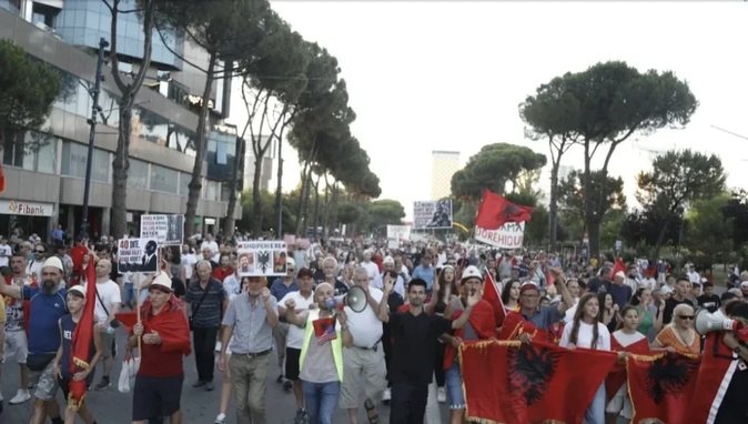 Dita e 44 e protestës, thirrje për zhvendosjen e tubimit në Bruksel