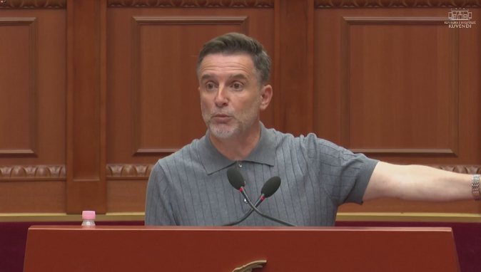 “Grumbulluesi i thotë fermerit “ik”, Salla dhe Braçe përplasen për “dëftesat tregtare të fermerëve”