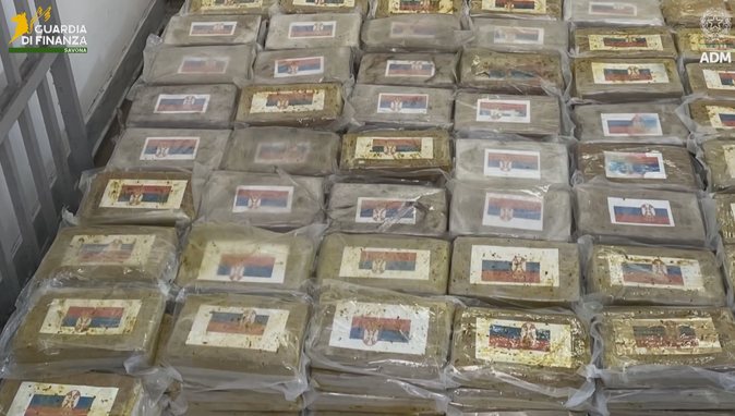 Drogë me flamur serb në kuti bananesh, sekuestrohen 770 kg kokainë në Itali me vlerë 250 mln euro