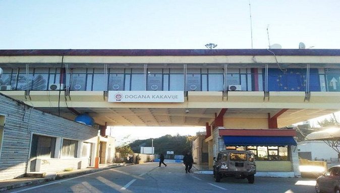 Grevë në doganat greke, pezullohet përkohësisht lëvizja e automjeteve në katër pika kufitare me Shqipërinë