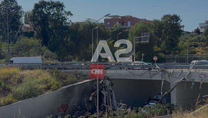 Aksident i rëndë në Sauk, kamioni bie nga mbikalimi në autostradë