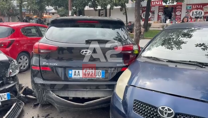 Aksident në qendër të Vlorës, përfshihen 6 automjete