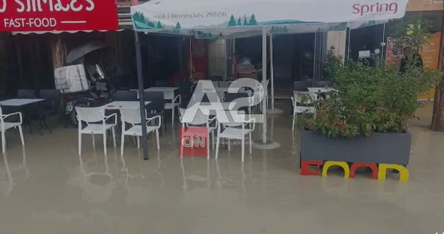 Pedonalja e Beratit nën ujë, dëme në dhjetëra biznese