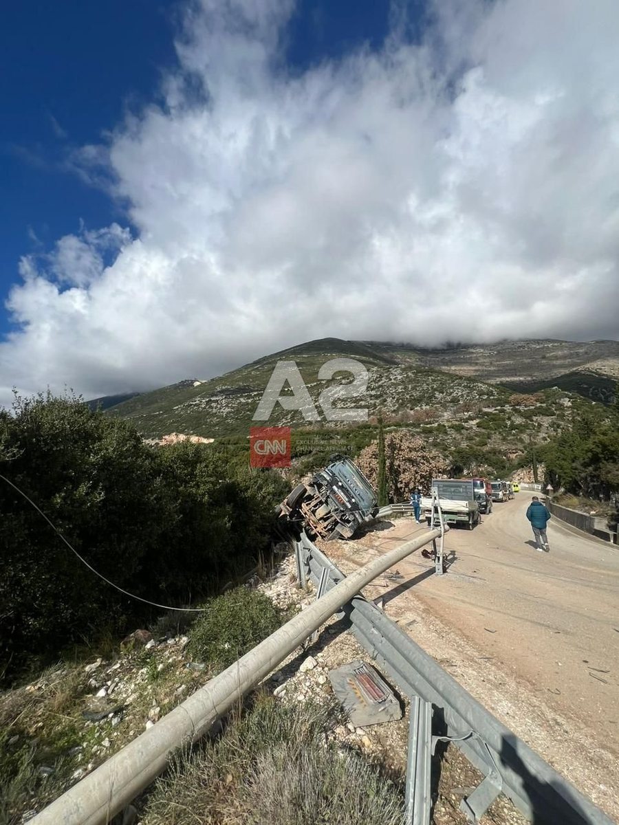 Përmbyset kamioni në Palasë, plagosen 3 persona